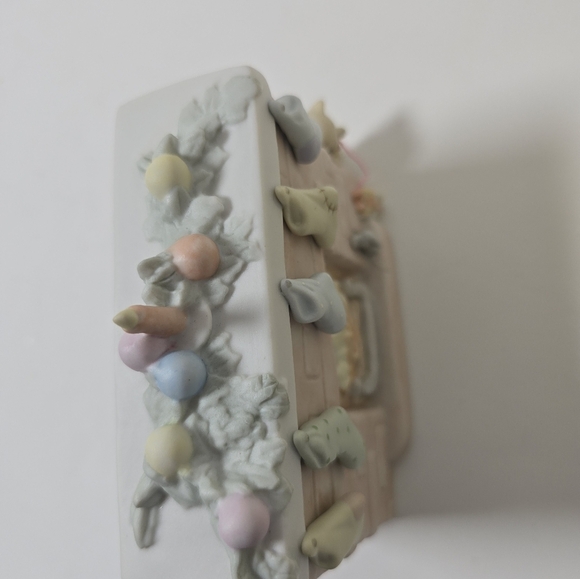 Precious Moments Christmas Fireplace Figurine 1990 524883 - Picture 8 of 8